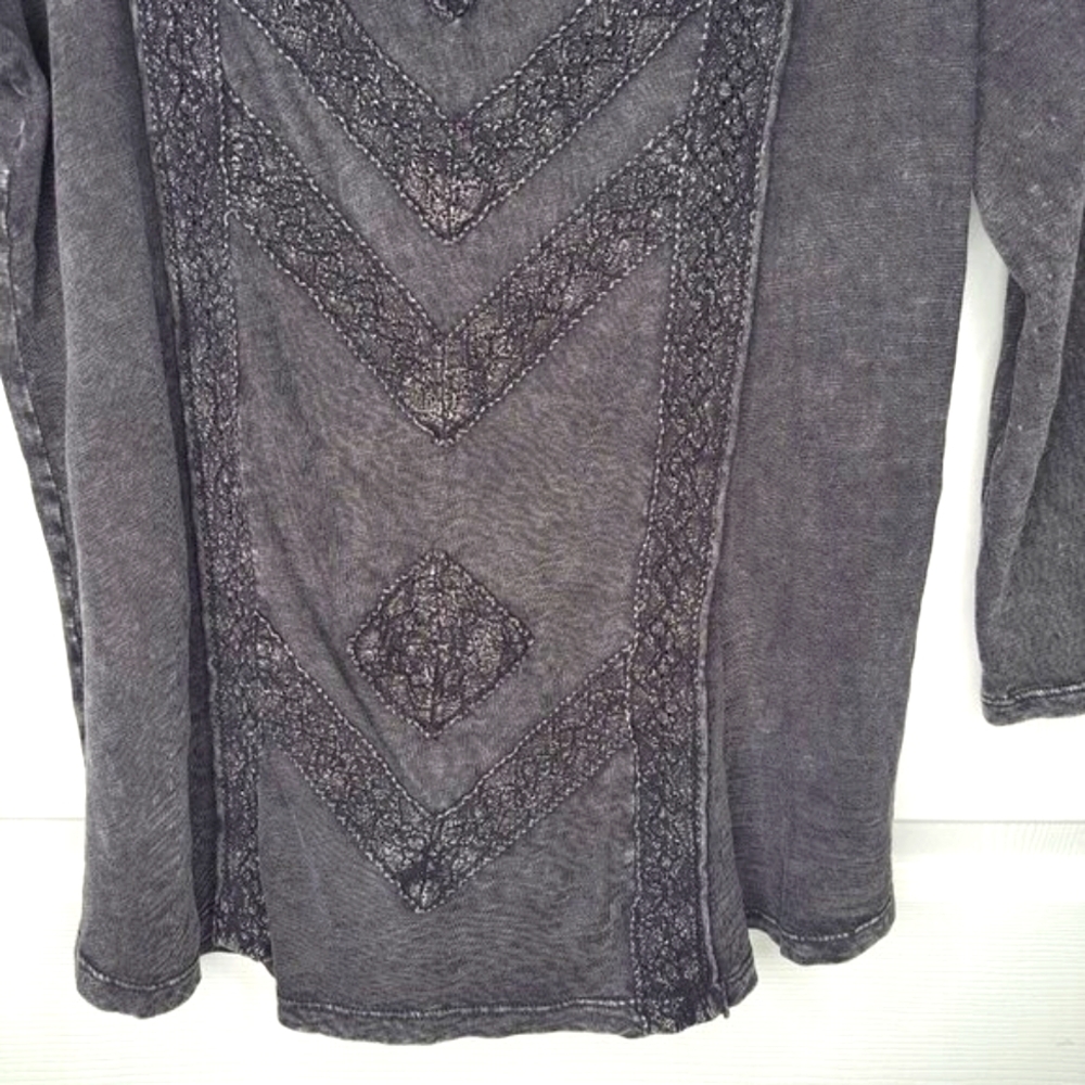Soft Surroundings Gray Black Embroidered 3/4 Sleeve Tee Size Medium - Picture 4 of 8